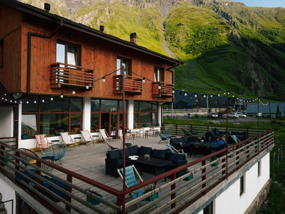 Alpenhaus Kazbegi Hotel & Restaurant Exterior photo